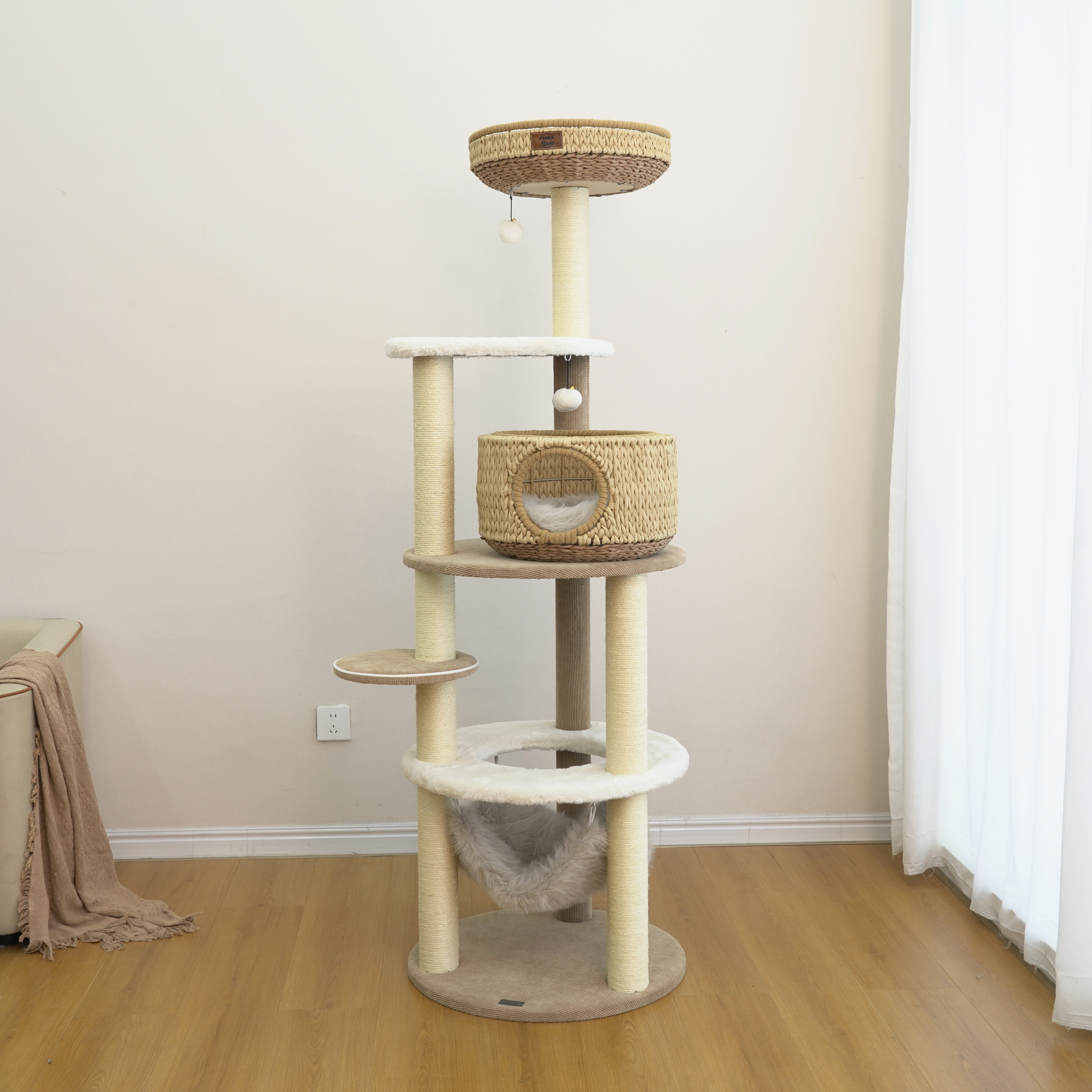 Quapas! Catscratcher Breezy L