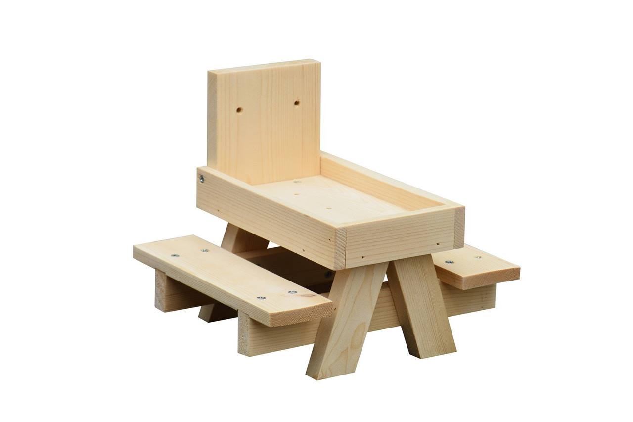 Eekhoorn picknicktafel